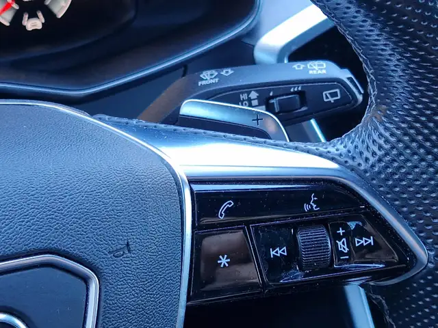 Audi A6 view 12