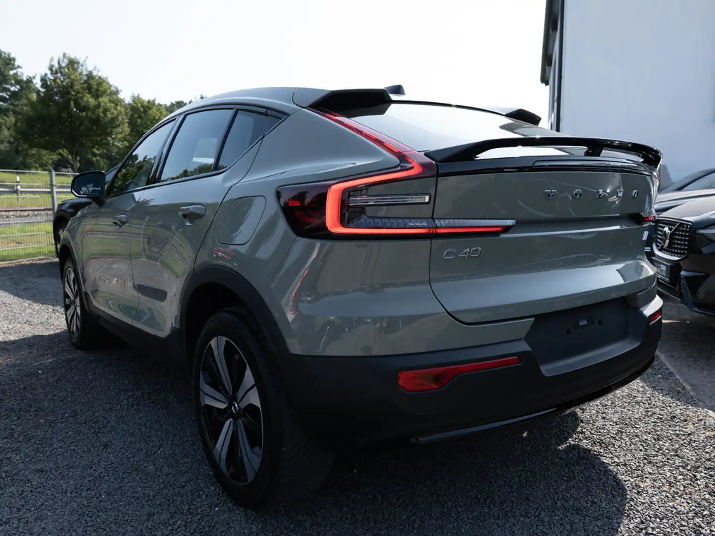 Volvo C40 Core Recharge Pure Electric 2WD LED PANO Grün - 2