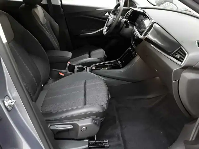 Opel Grandland view 8