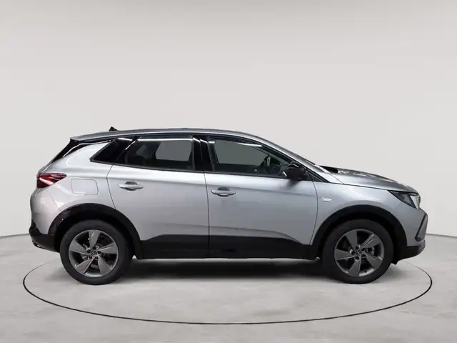 Opel Grandland view 3
