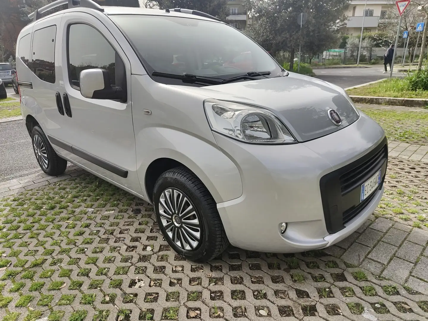 Fiat Qubo 1.3 mjt 75cv versione Trekking Grijs - 1