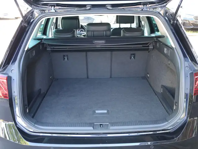 Volkswagen Passat view 12