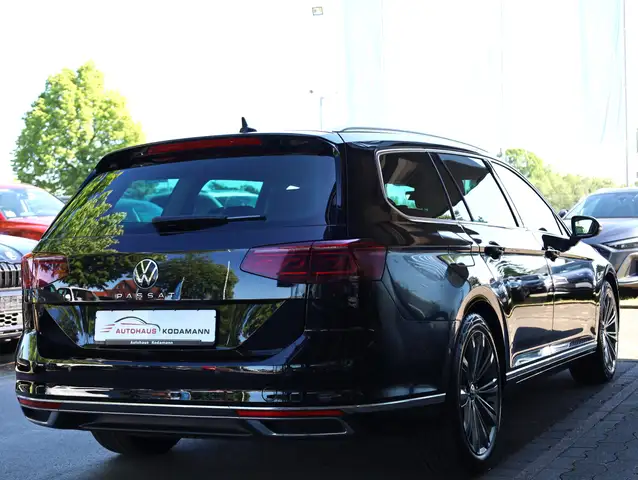 Volkswagen Passat view 11