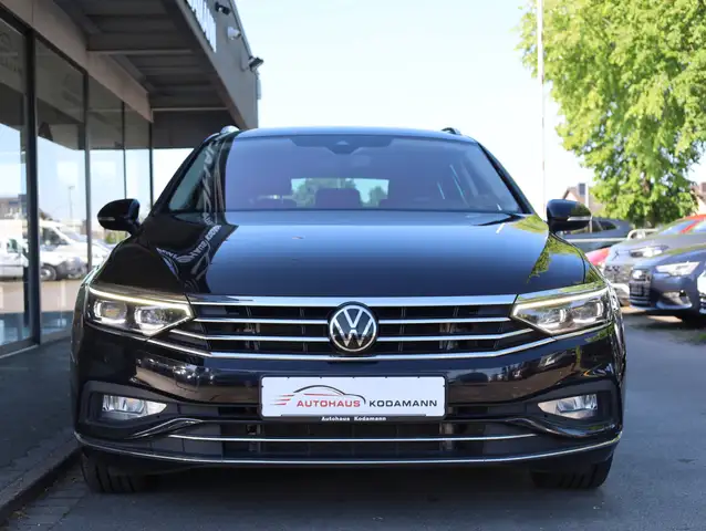 Volkswagen Passat view 4