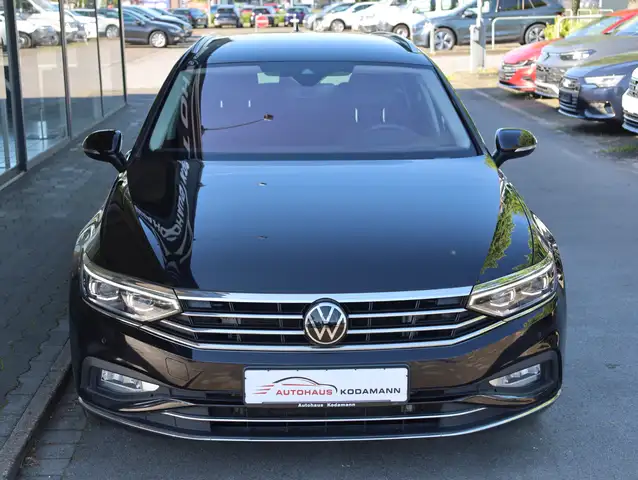 Volkswagen Passat view 3