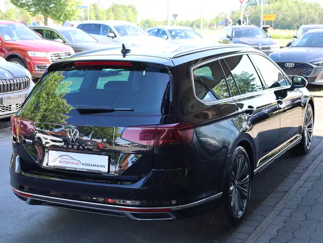 Volkswagen Passat view 10