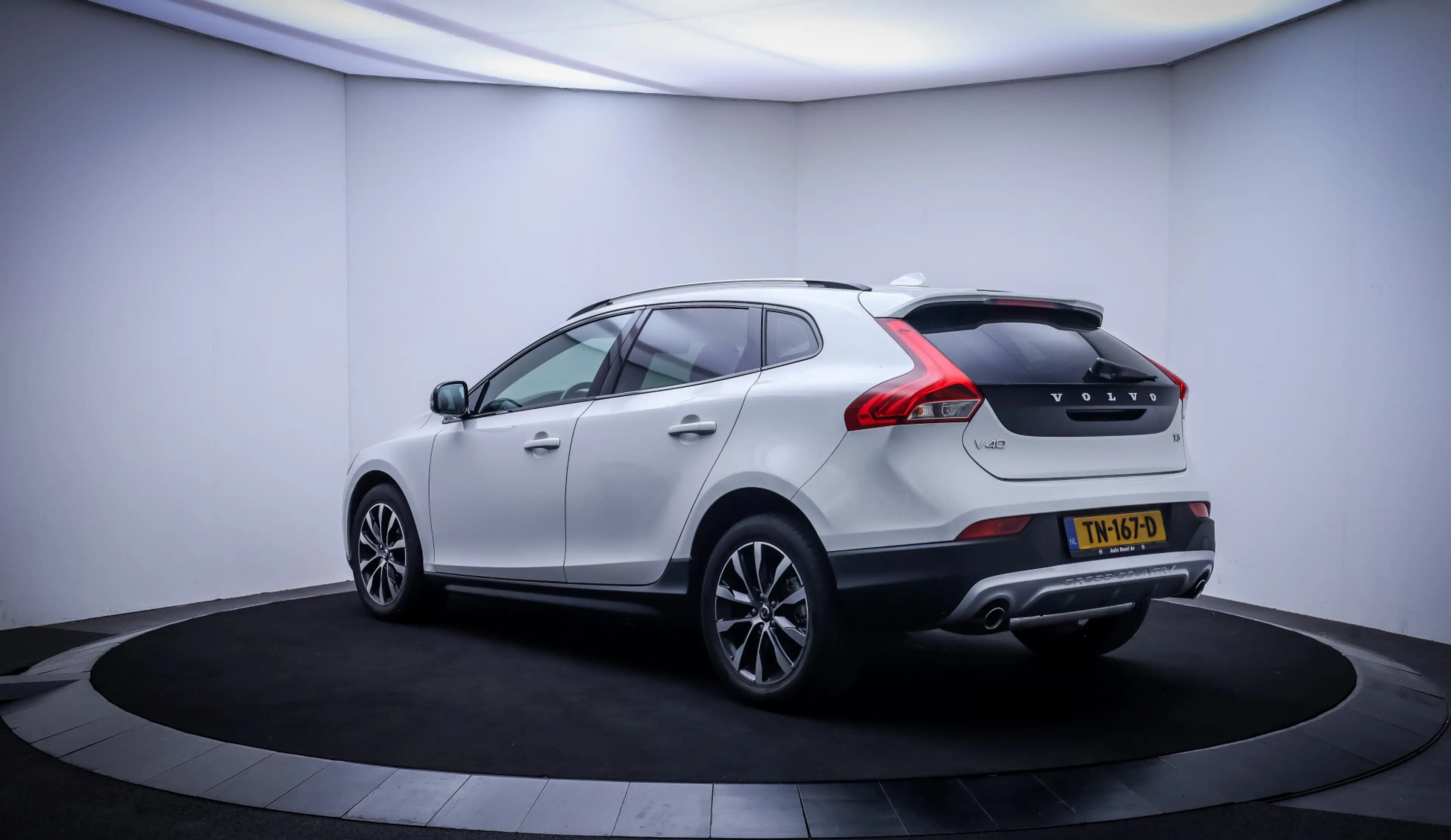 Volvo V40 Cross Country 1.5 T3 Dynamic Edition FULL LED | NAVI | STOELVERW — photo 8