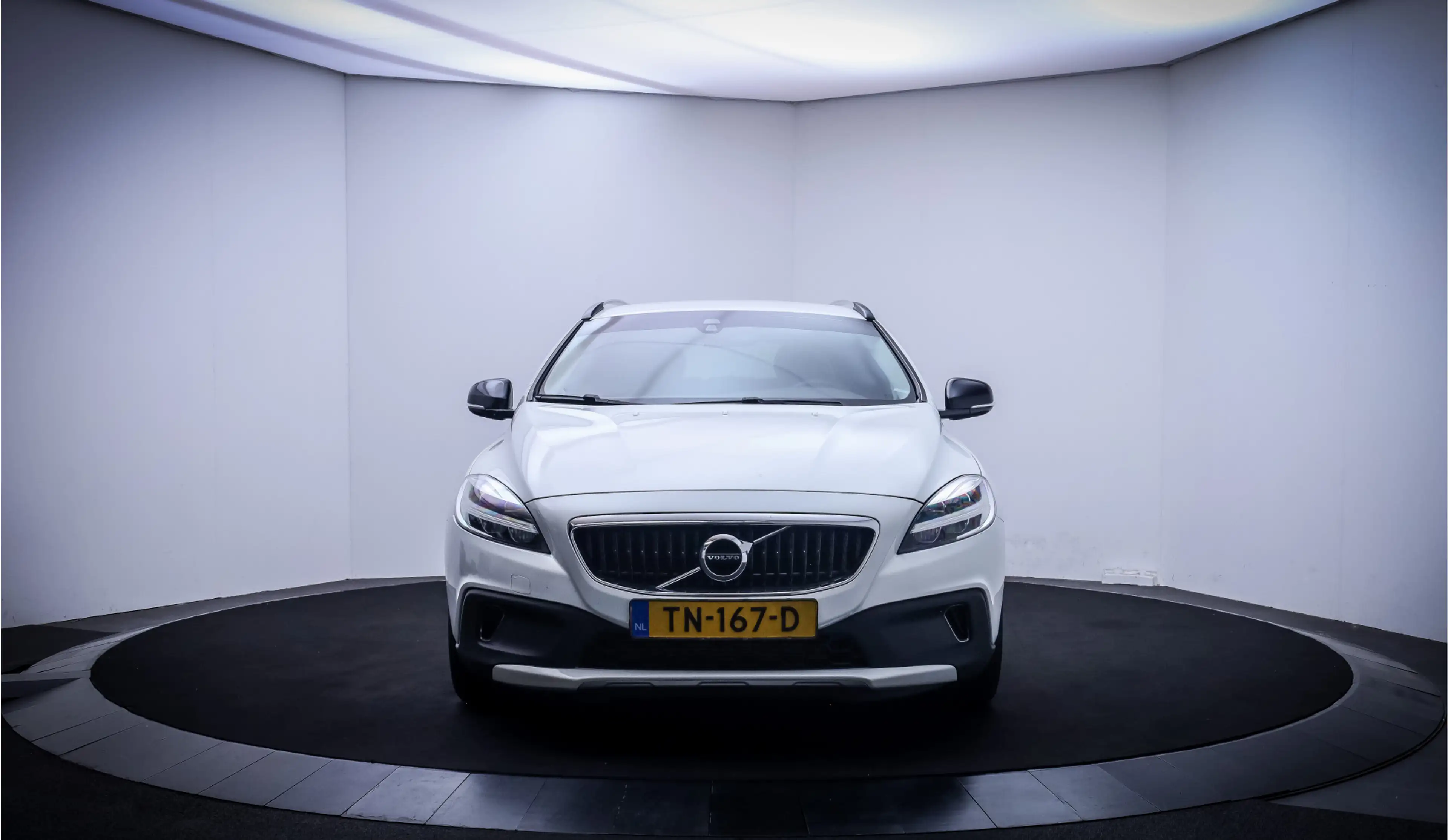 Volvo V40 Cross Country 1.5 T3 Dynamic Edition FULL LED | NAVI | STOELVERW — photo 2