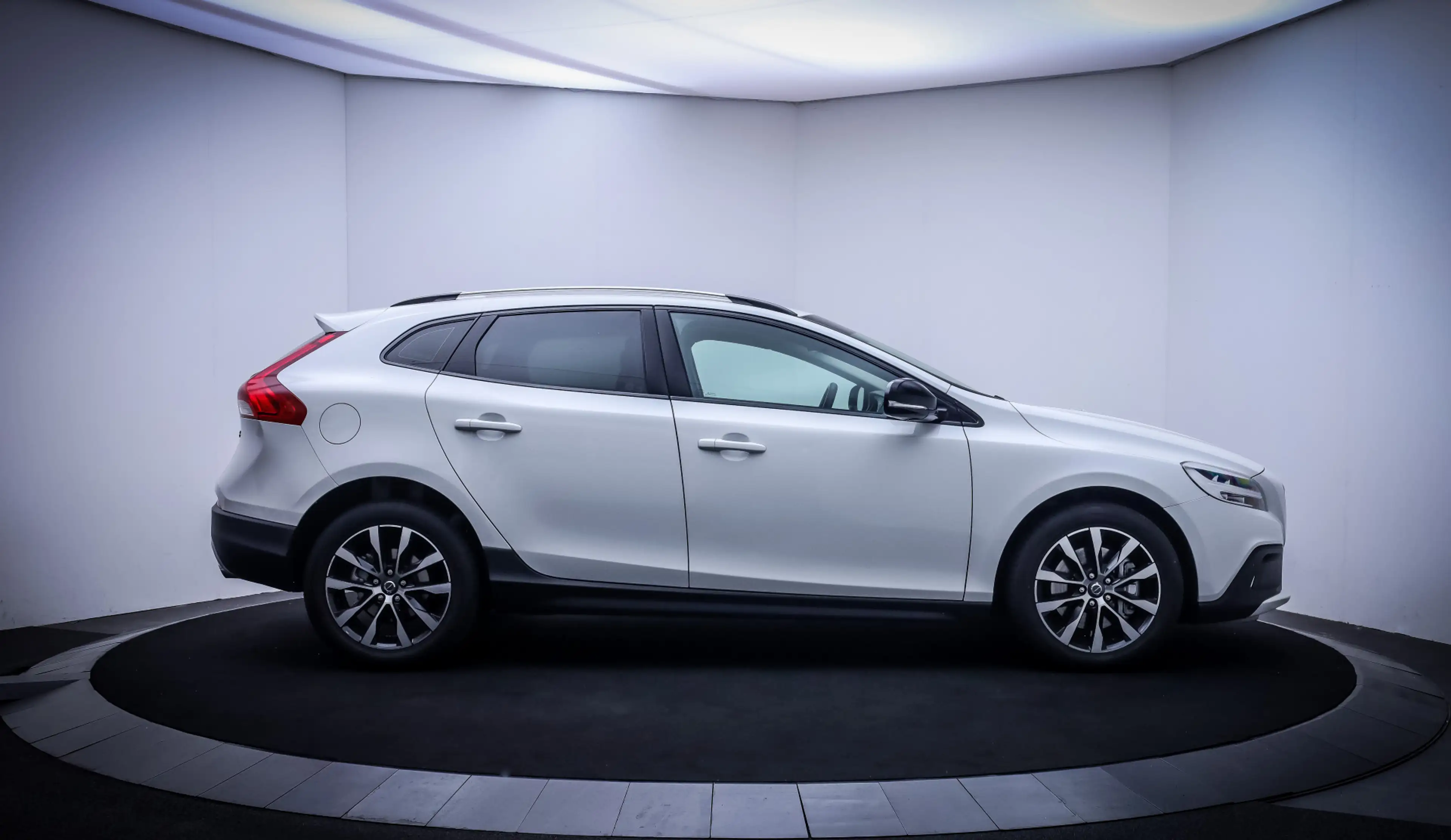 Volvo V40 Cross Country 1.5 T3 Dynamic Edition FULL LED | NAVI | STOELVERW — photo 4
