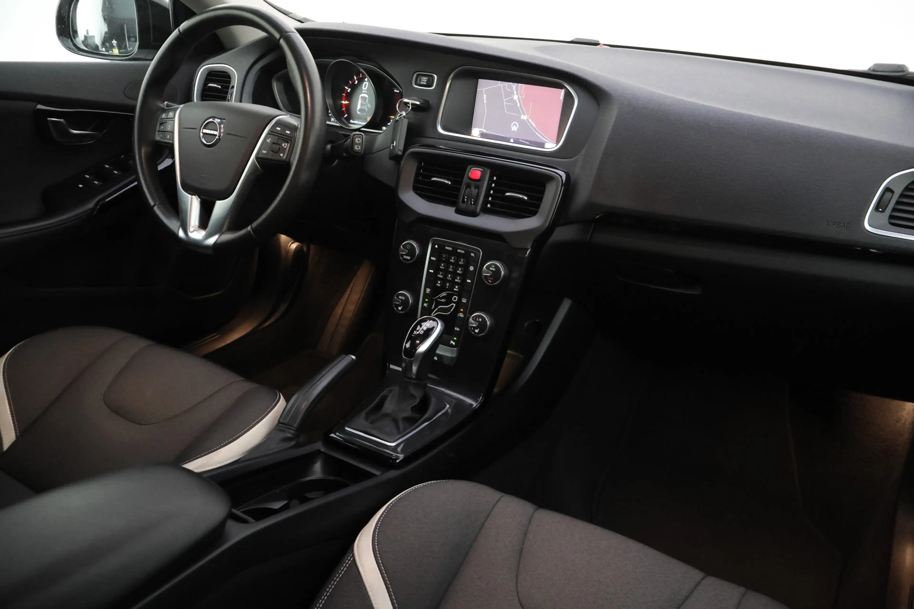 Volvo V40 Cross Country 1.5 T3 Dynamic Edition FULL LED | NAVI | STOELVERW — photo 21