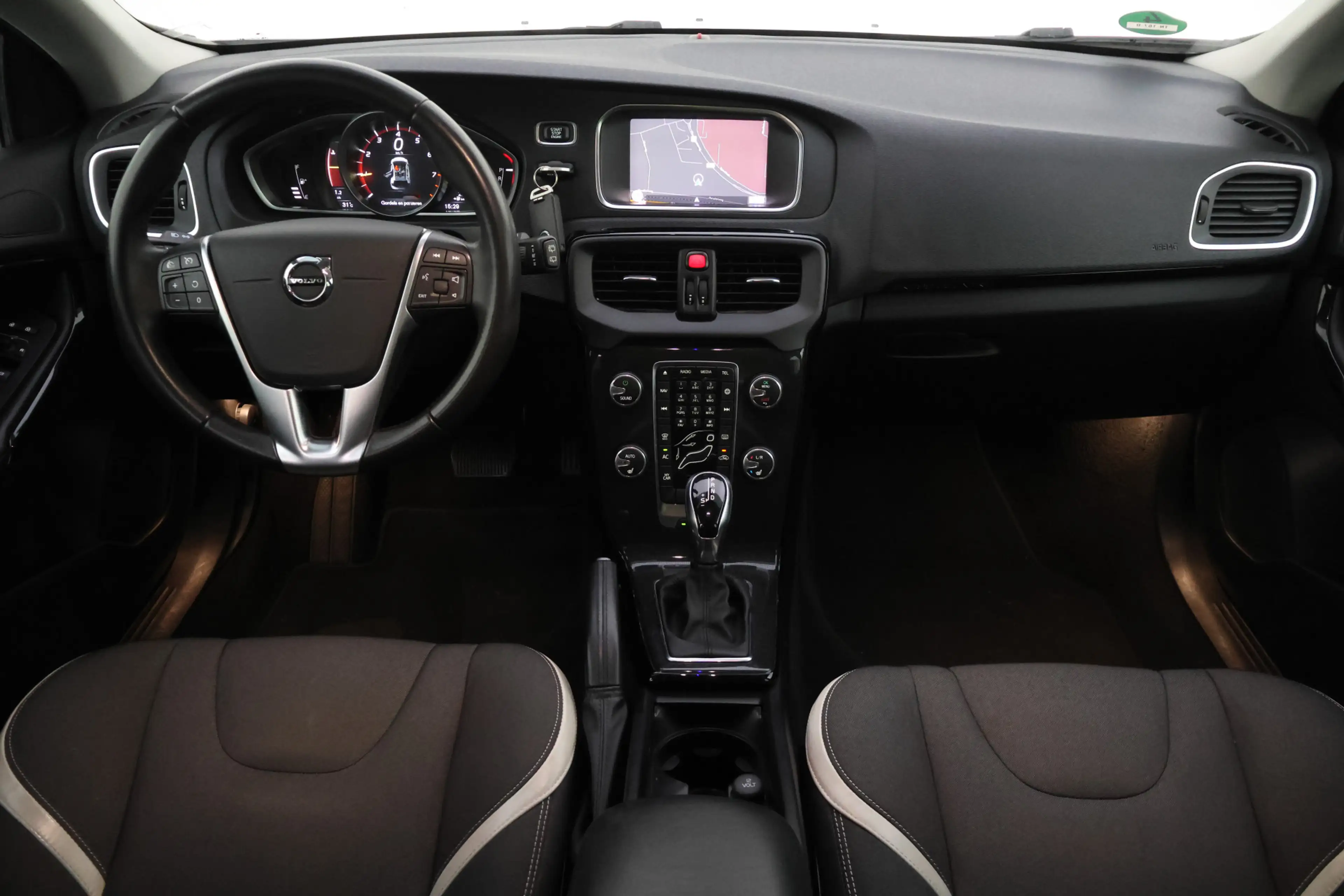 Volvo V40 Cross Country 1.5 T3 Dynamic Edition FULL LED | NAVI | STOELVERW — photo 19