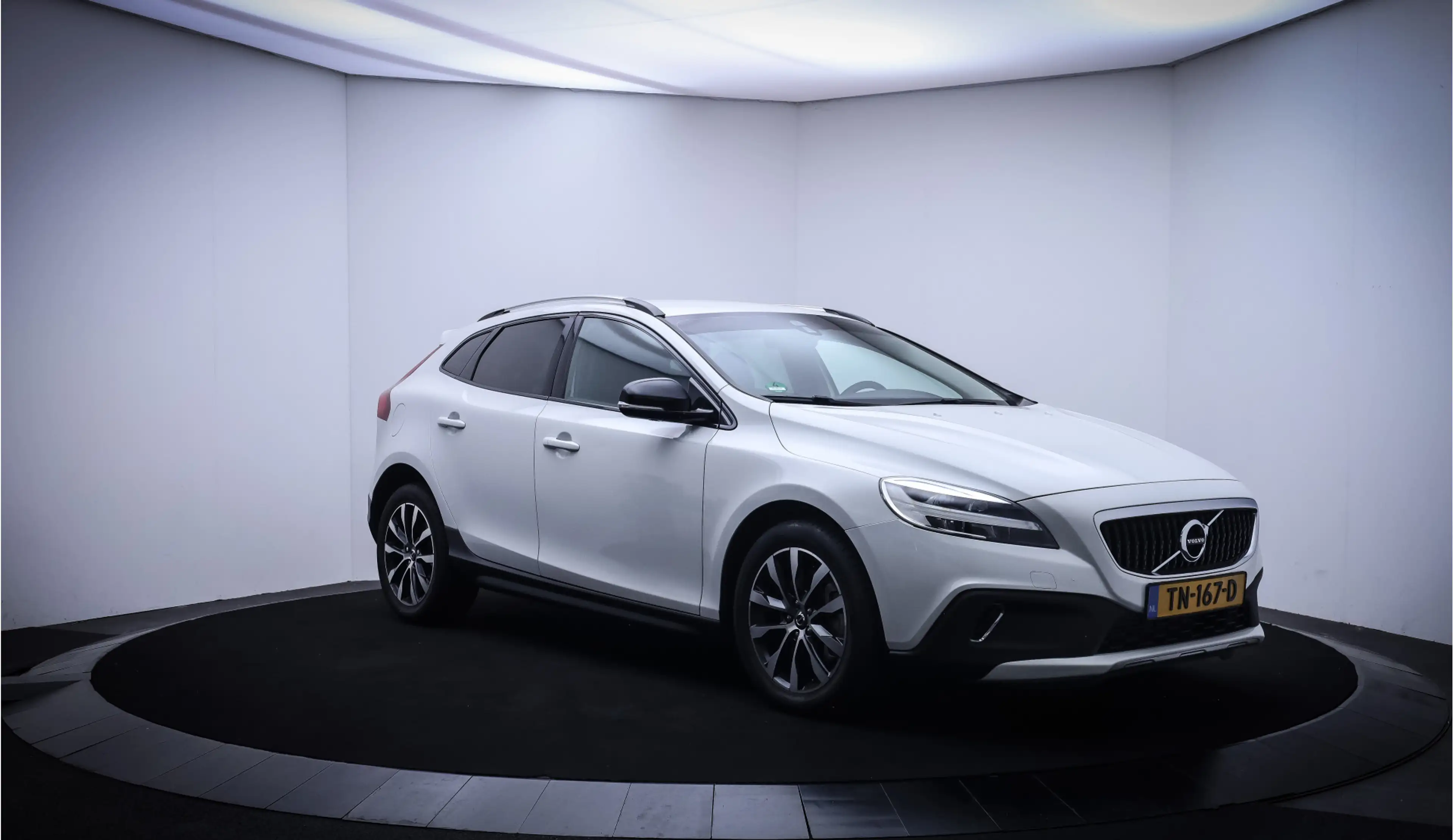 Volvo V40 Cross Country 1.5 T3 Dynamic Edition FULL LED | NAVI | STOELVERW — photo 3