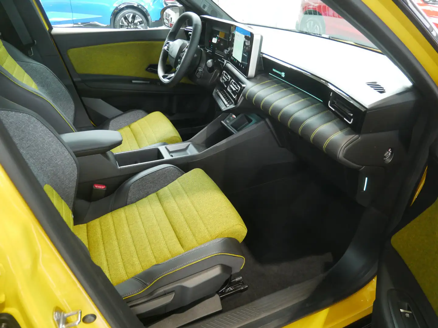 Renault Желтый - 2