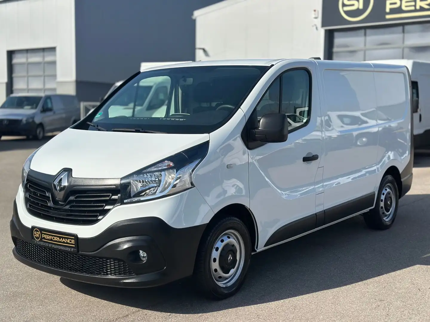 Renault Trafic L1H1 KLIMA NAVI AHK SORTIMO SHZ PDC EURO6 Weiß - 1