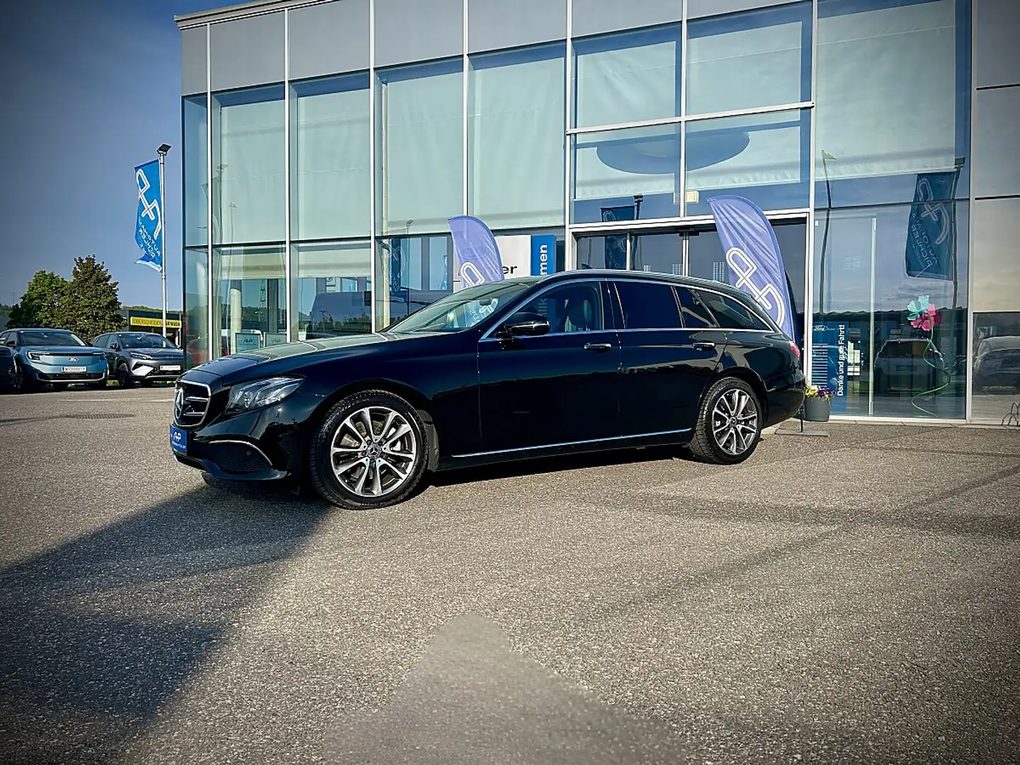 Mercedes-Benz E 220 d T Avantgarde 4MATIC Aut. Schwarz - 2