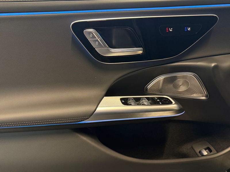 Mercedes-Benz E 300 de T Avantgarde+LED+SUPERSCR+HuD+AHK+PANO — photo 4