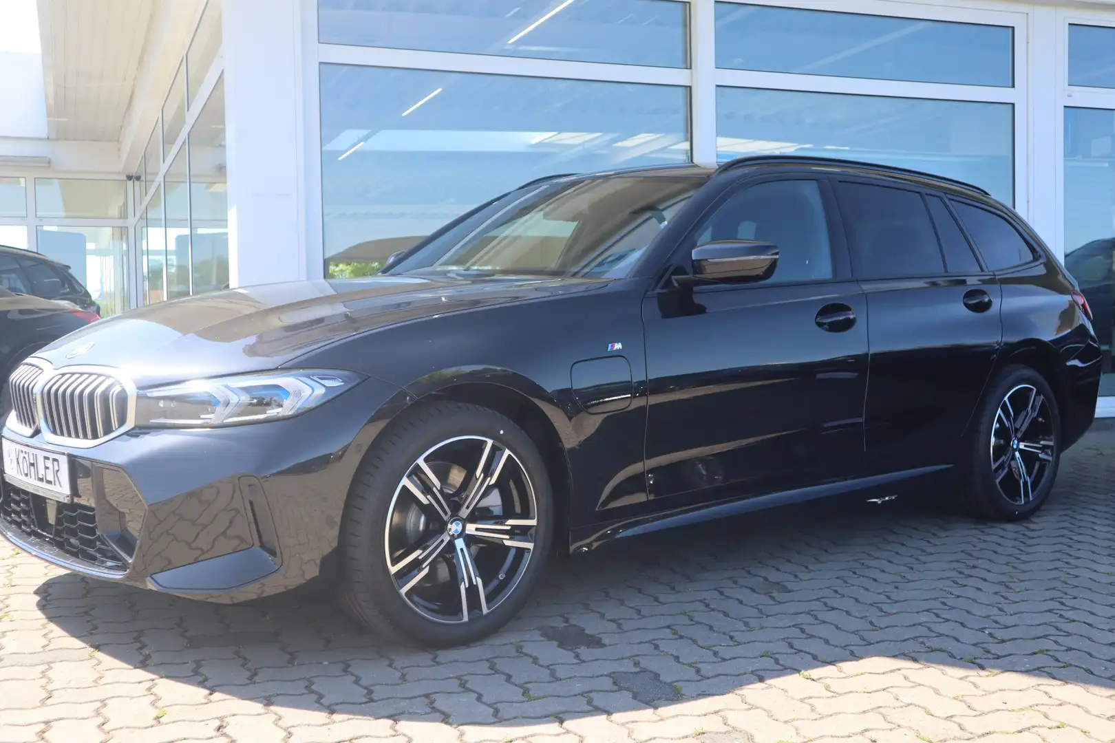 BMW 330 e Touring/M-Sport/ACC/360°/Head-Up/Adapt.LED Schwarz - 1