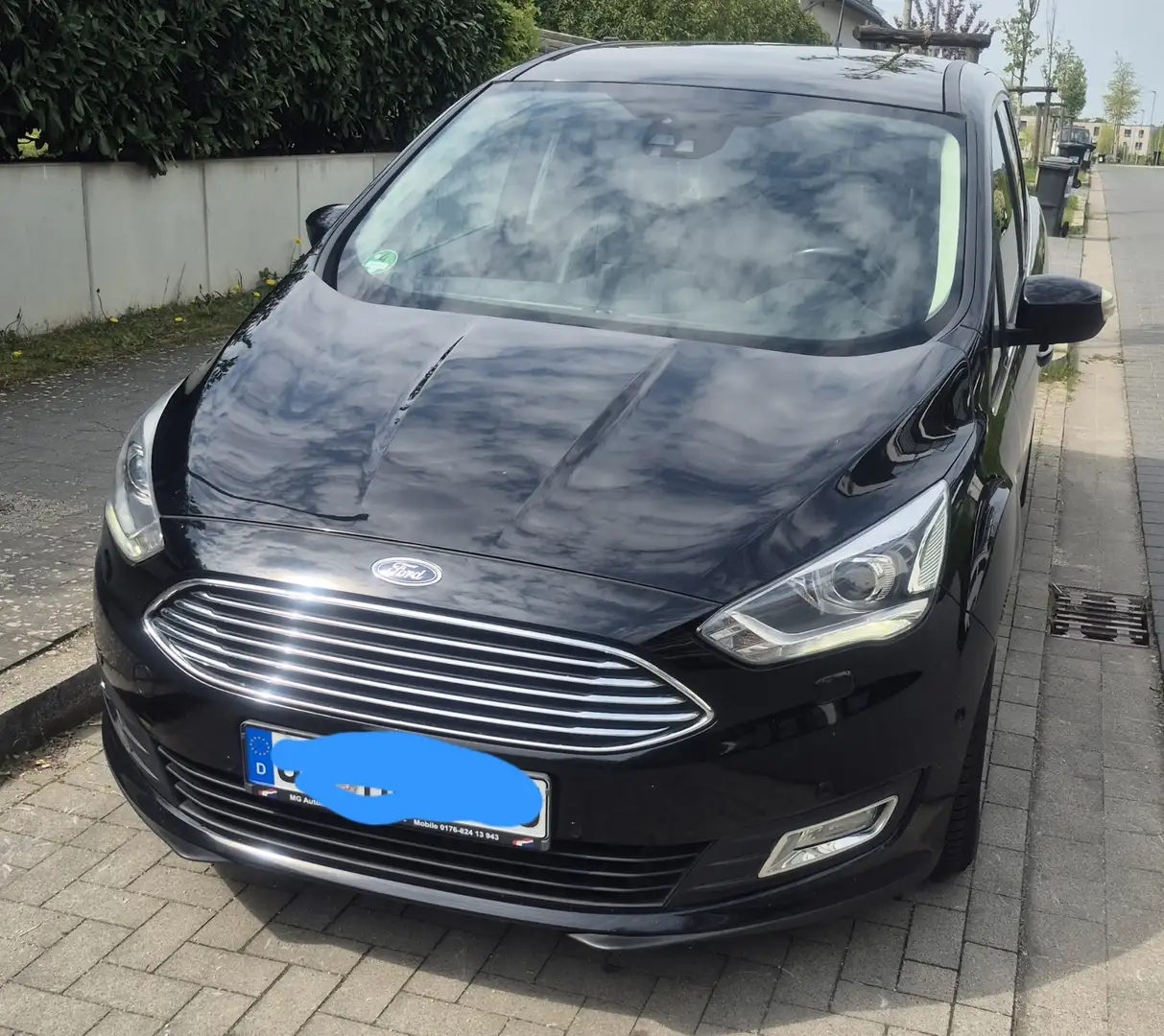 Ford Grand C-Max Titanium / Business Schwarz - 1