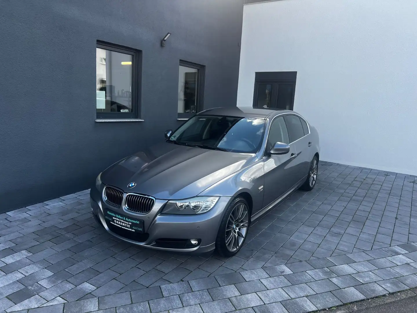 BMW 325 i xDrive Automatik/Navi/Leder Grau - 1