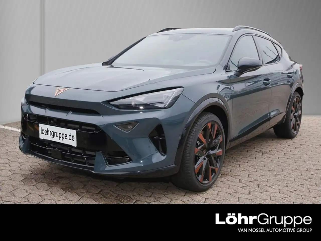 Cupra Formentor VZ 2.0 TSI 245 kW 4Drive 19" Akrapovic Navi+VC ... — миниатюра 1