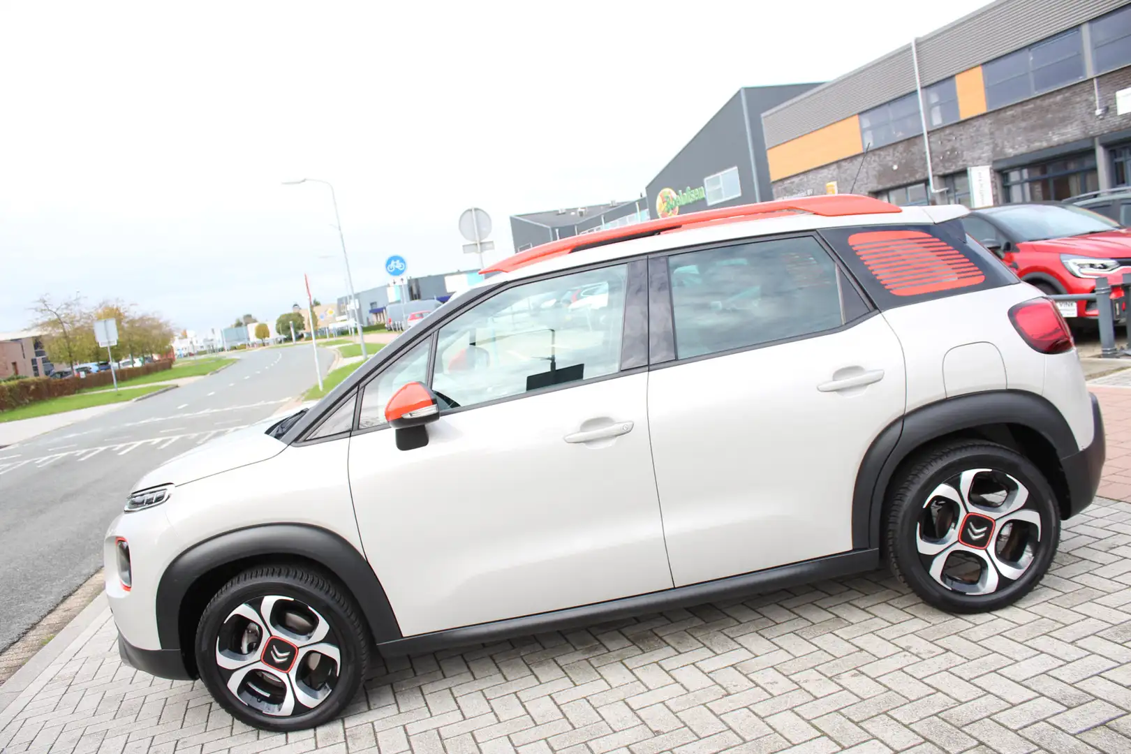 Citroen C3 Aircross 1.2 PureTech S&S Shine Clima-Cruise-Navi-Camera-Ca Grijs - 2