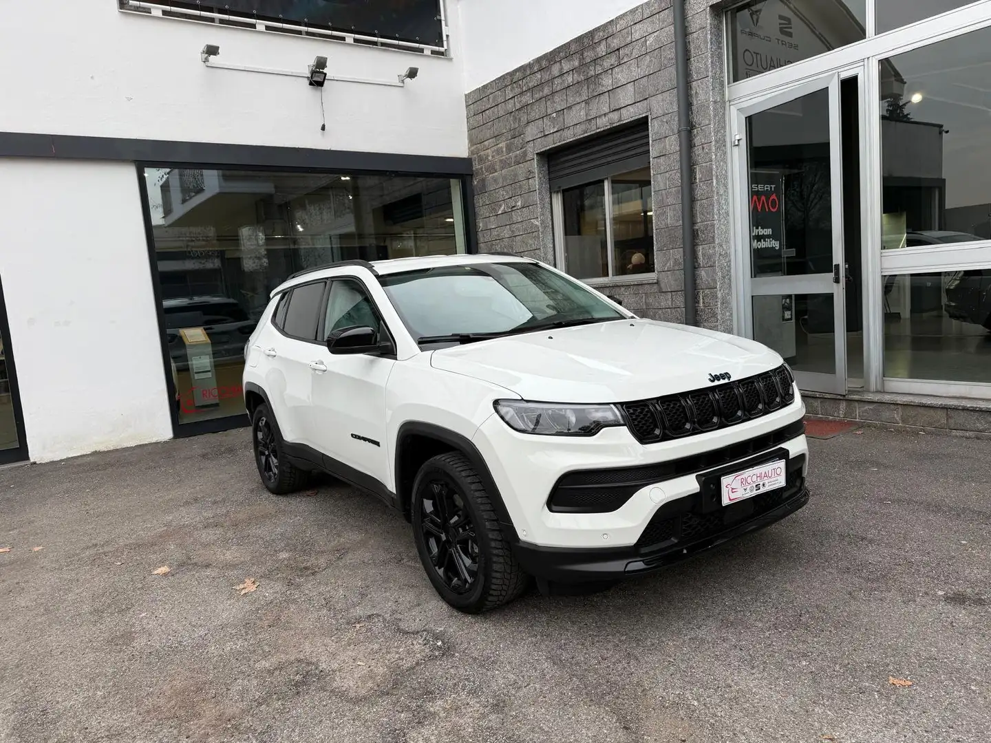 Jeep Compass Compass 1.3 turbo t4 phev Night Eagle 4xe auto Blanc - 1