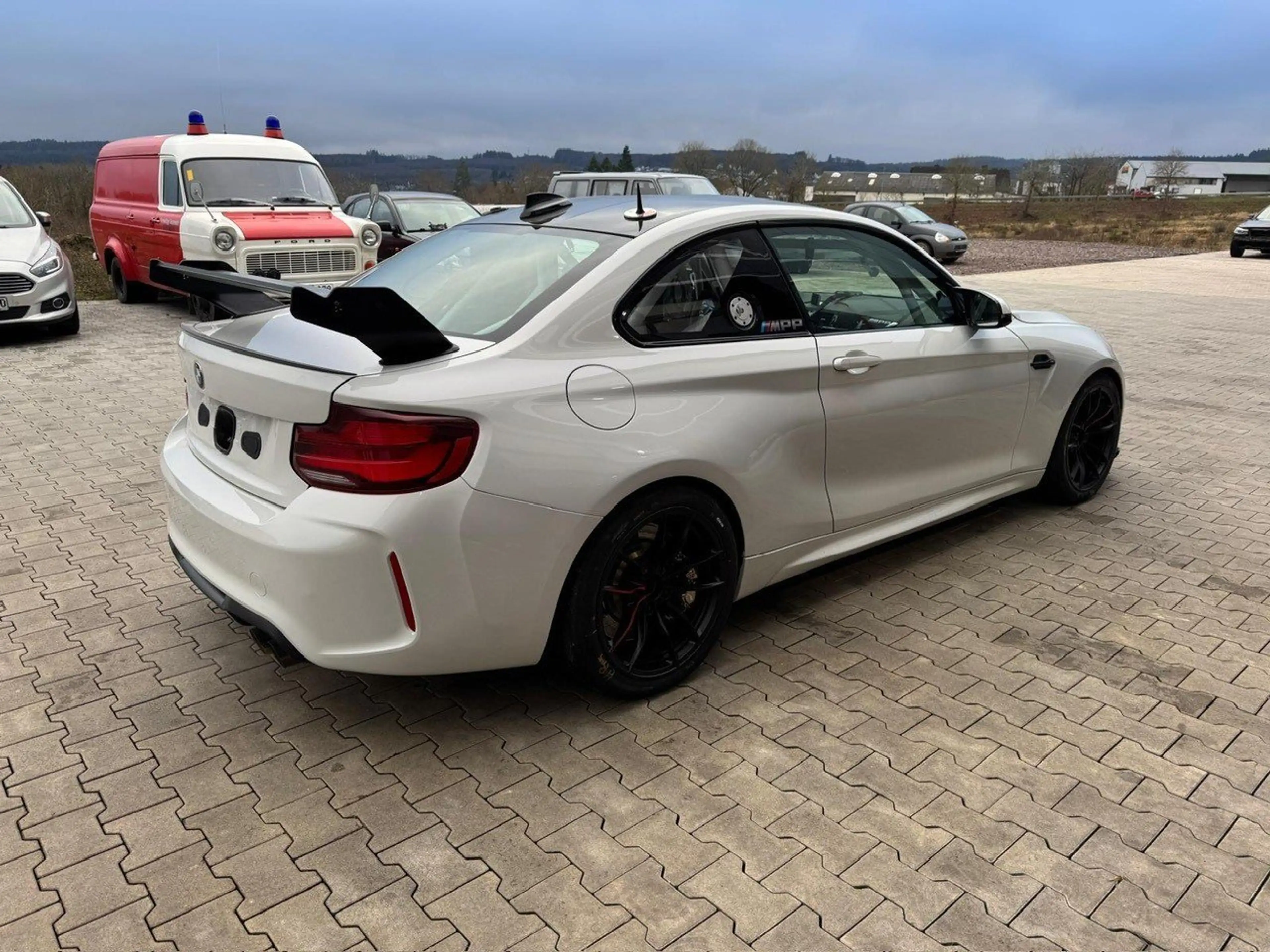 BMW M2 CS Racing Rennwagen Rennauto — photo 5