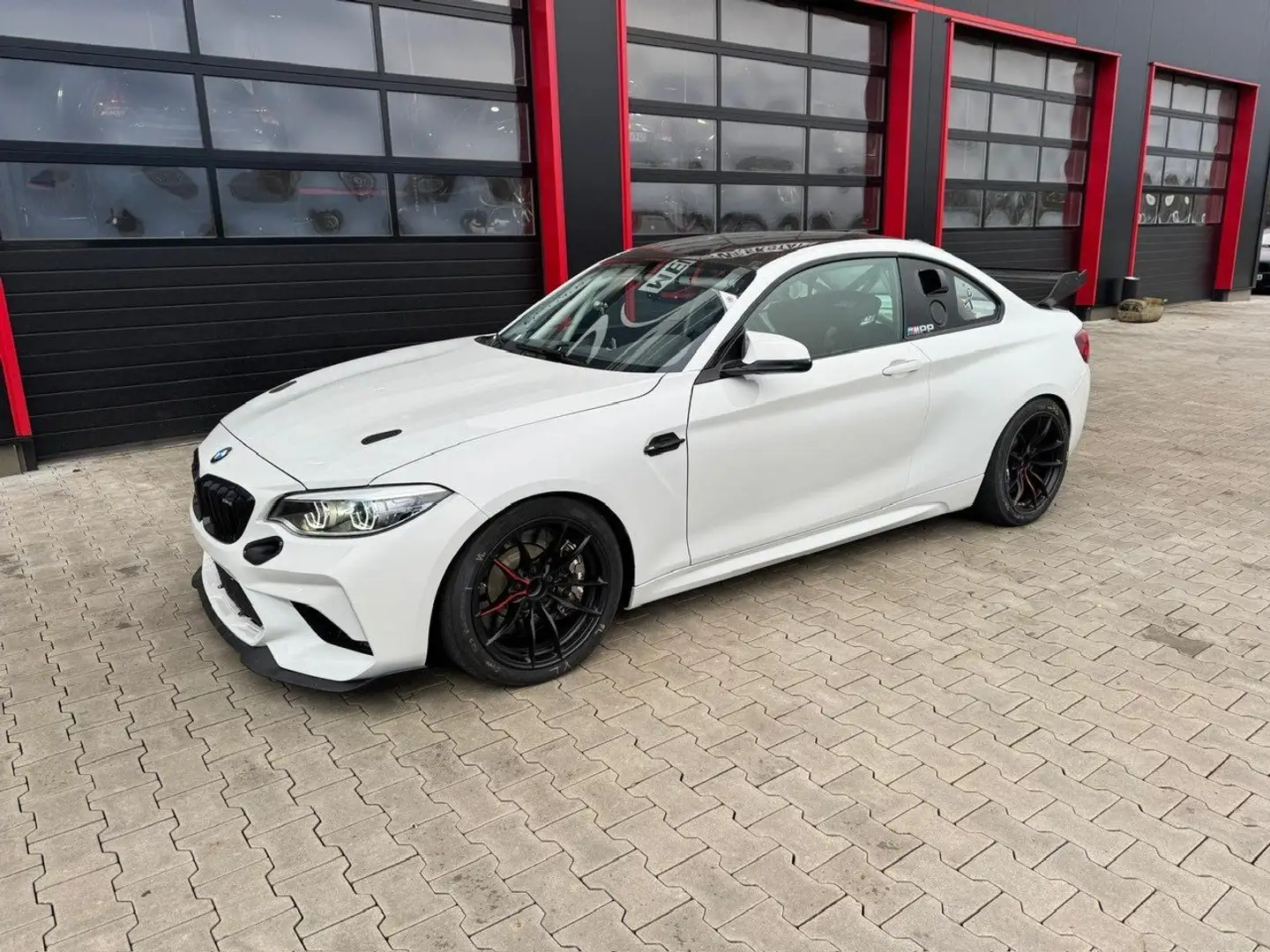 BMW M2 CS Racing Rennwagen Rennauto Weiß - 1