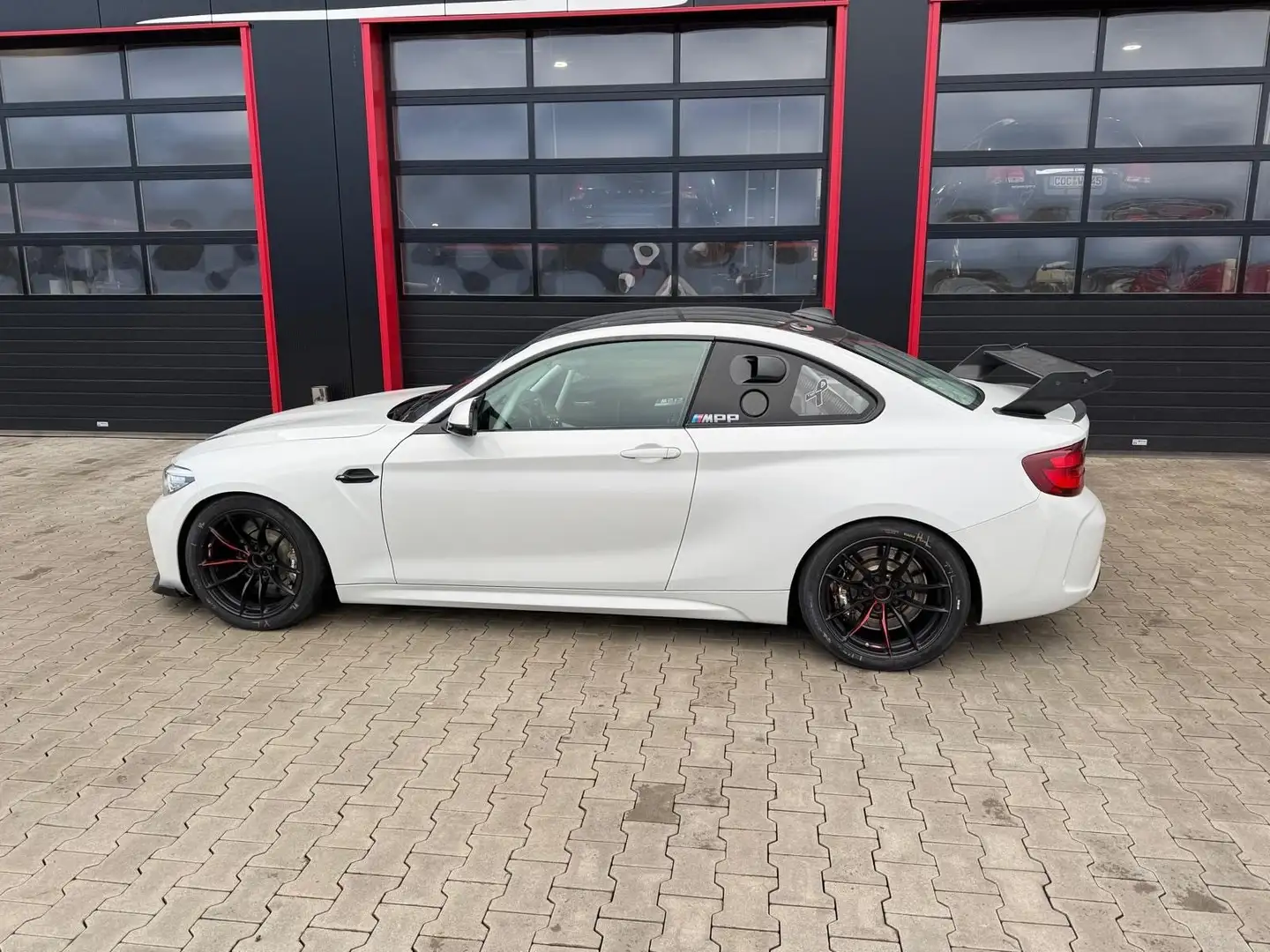 BMW M2 CS Racing Rennwagen Rennauto Weiß - 2