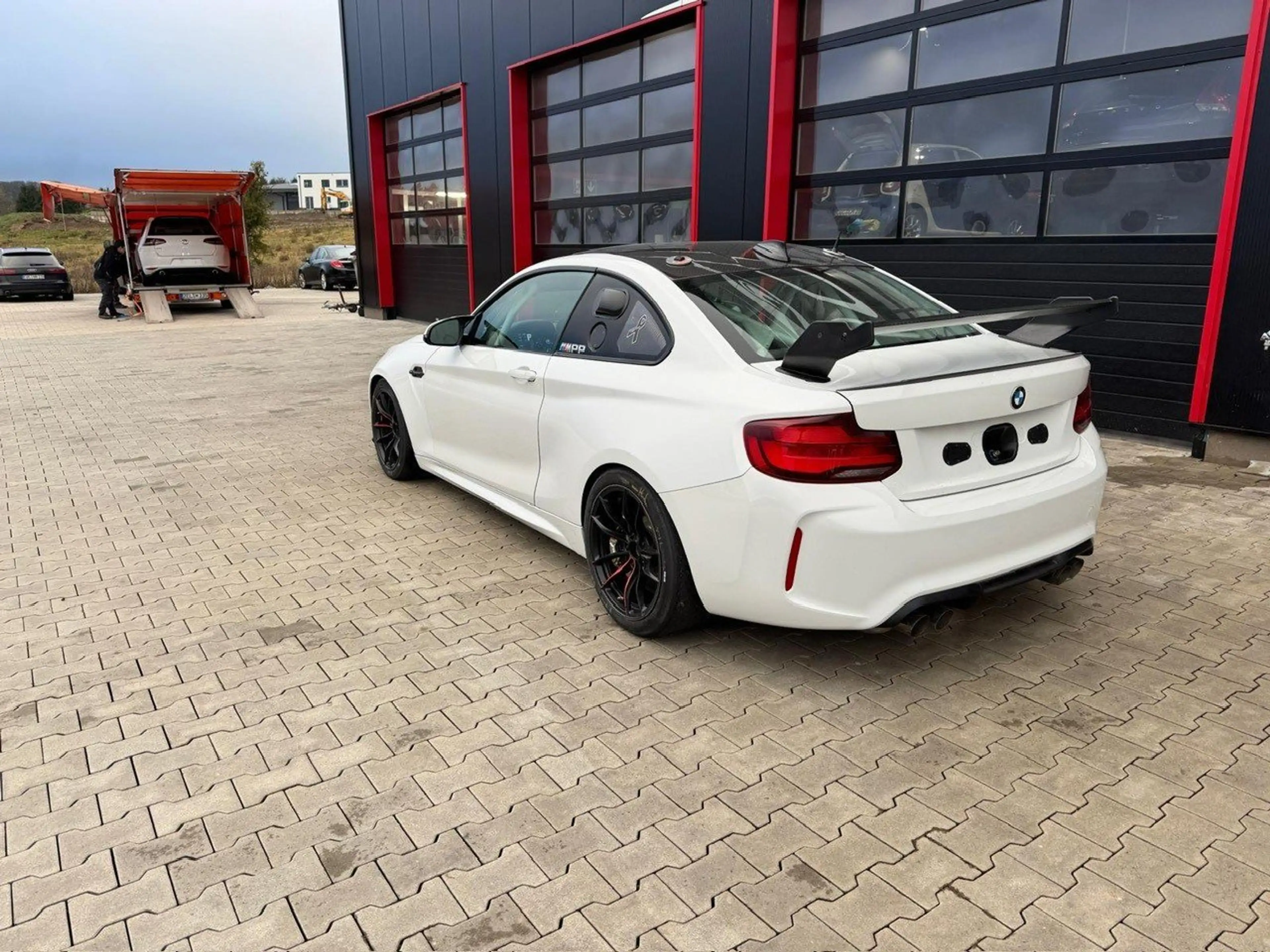 BMW M2 CS Racing Rennwagen Rennauto — photo 3