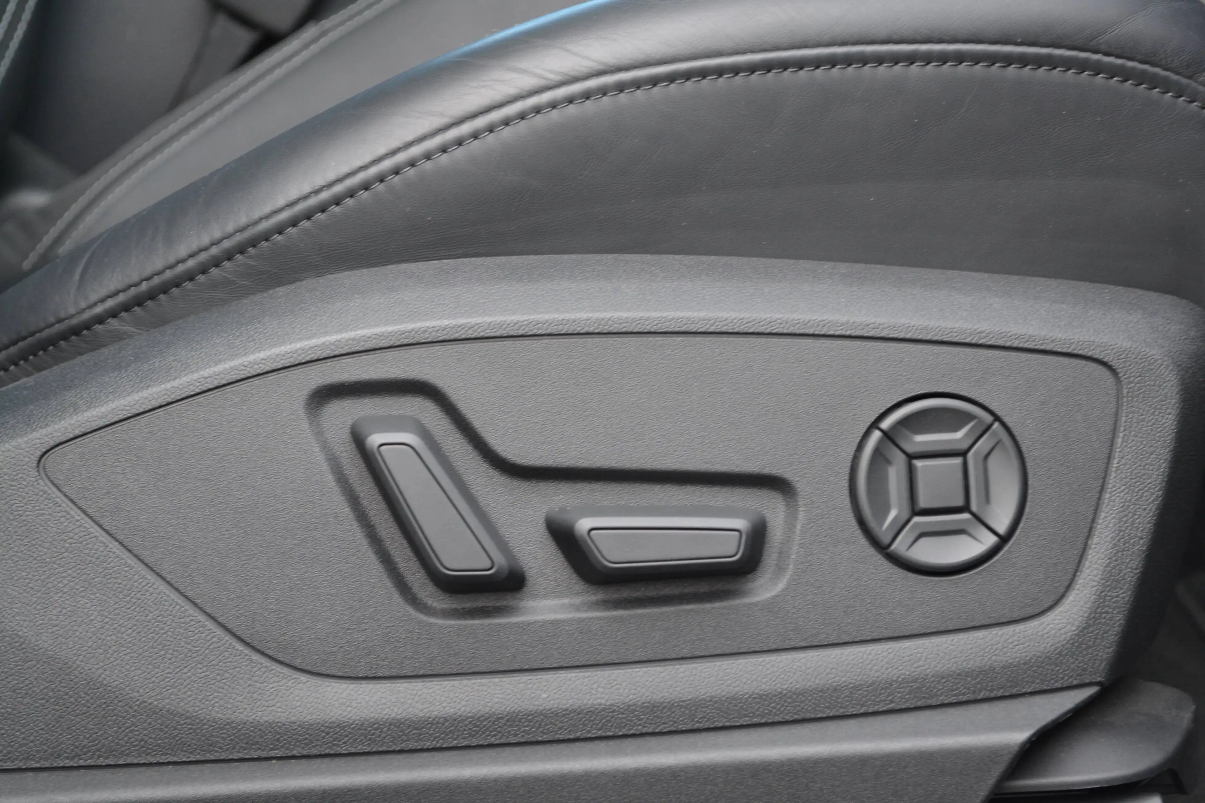 Audi Q8 e-tron Q8 e-Tron 106 kWh 55 Quattro "S-Line" — photo 15