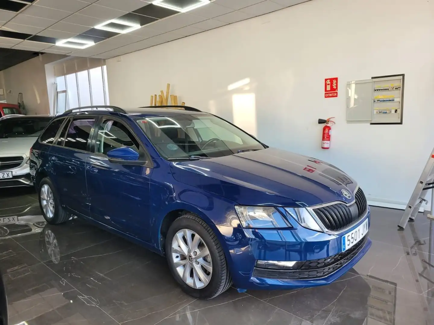 Skoda Octavia Combi 1.6TDI CR Ambition 110 Azul - 1