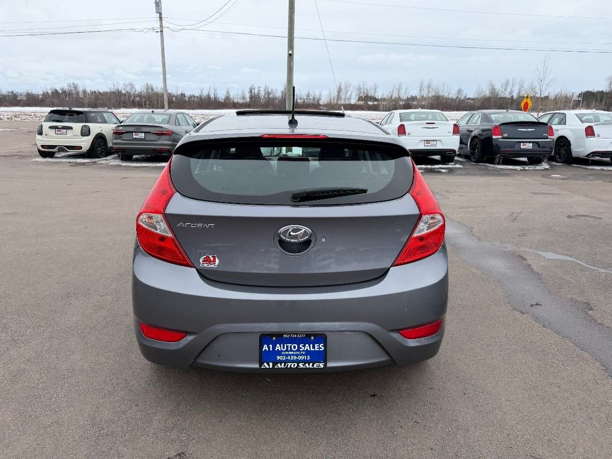 2016 Hyundai ACCENT SE Hatchback $76 Weekly Tax In — снимка 1
