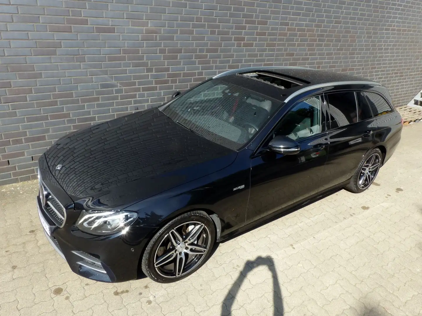 Mercedes-Benz E 43 AMG E 43 T AMG 4Matic/LED/Leder/Kamera/Glasdach Schwarz - 1