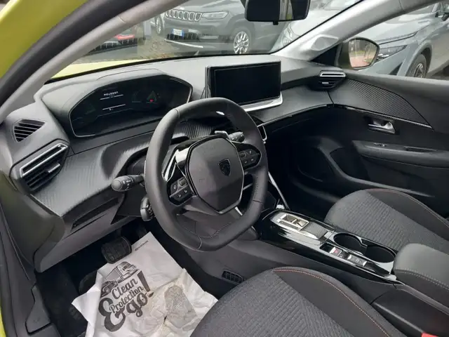 Peugeot 208 view 13
