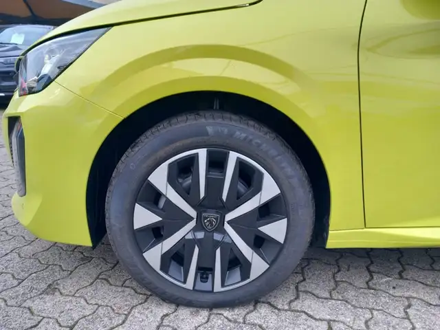 Peugeot 208 view 8