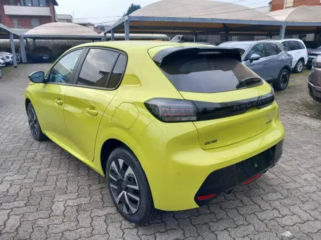 Peugeot 208 view 2