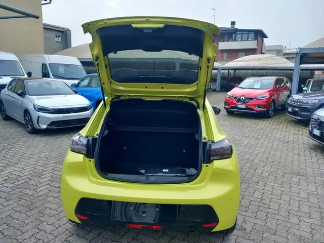 Peugeot 208 view 10