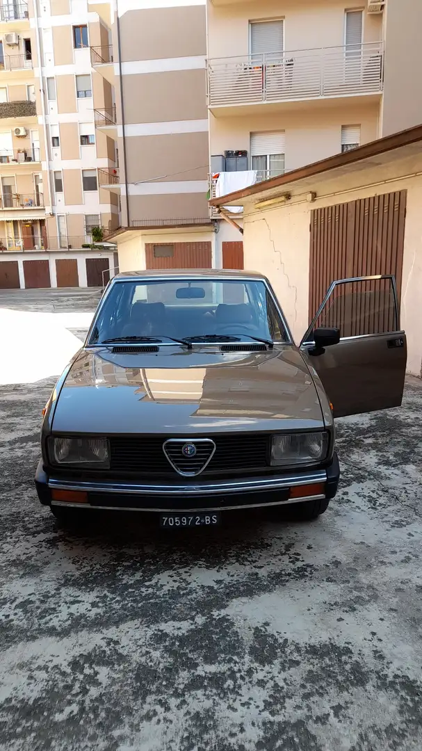 Alfa Romeo Alfetta 2.0 L - 1