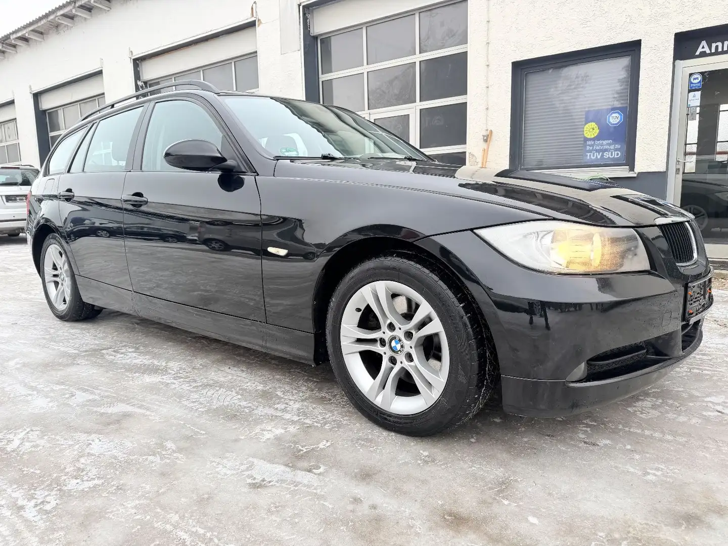BMW 320 d touring NAVI*KLIMAAUTO*ALU*EURO4 Schwarz - 1
