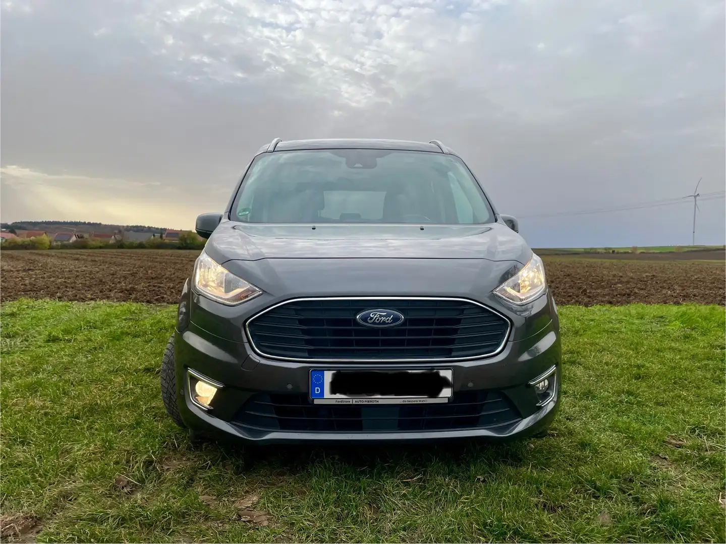 Ford Tourneo Connect 7 Sitzer mit Panoramadach AHK 8fach Alu bereift Gri - 2