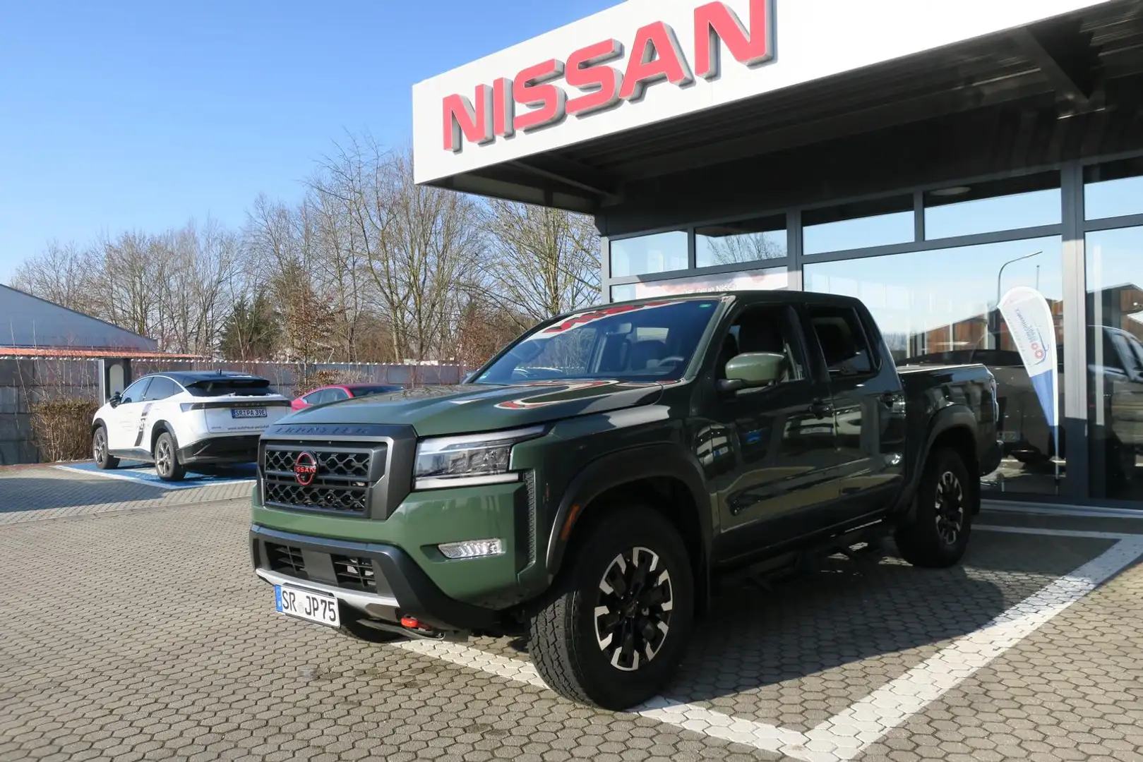 Nissan Frontier 3.8 AT PRO-4X Crew Cab LUXURY PACKAGE Verde - 2