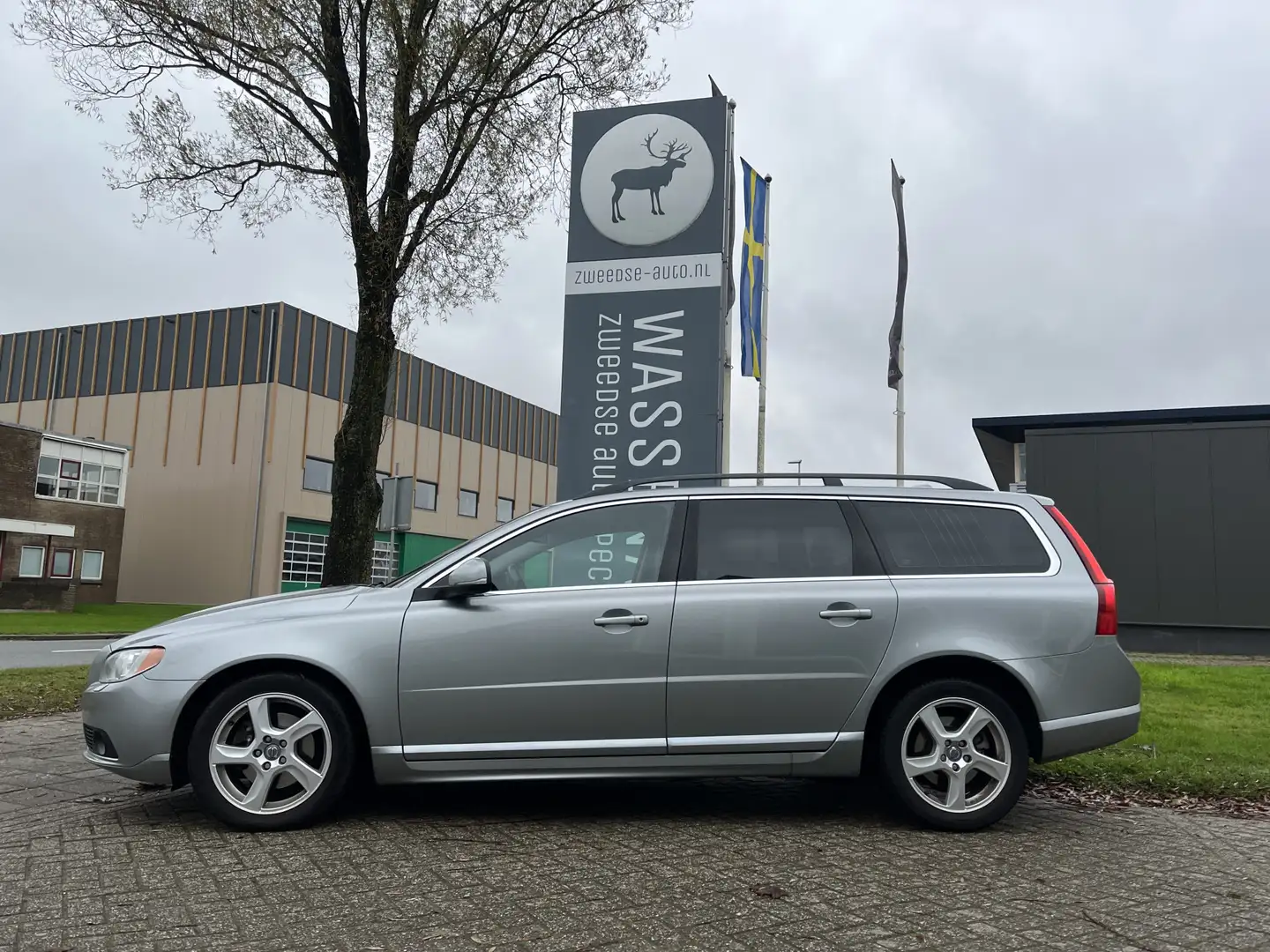 Volvo V70 T4 180pk Limited Edition Automaat | Rijklaarprijs Gris - 2