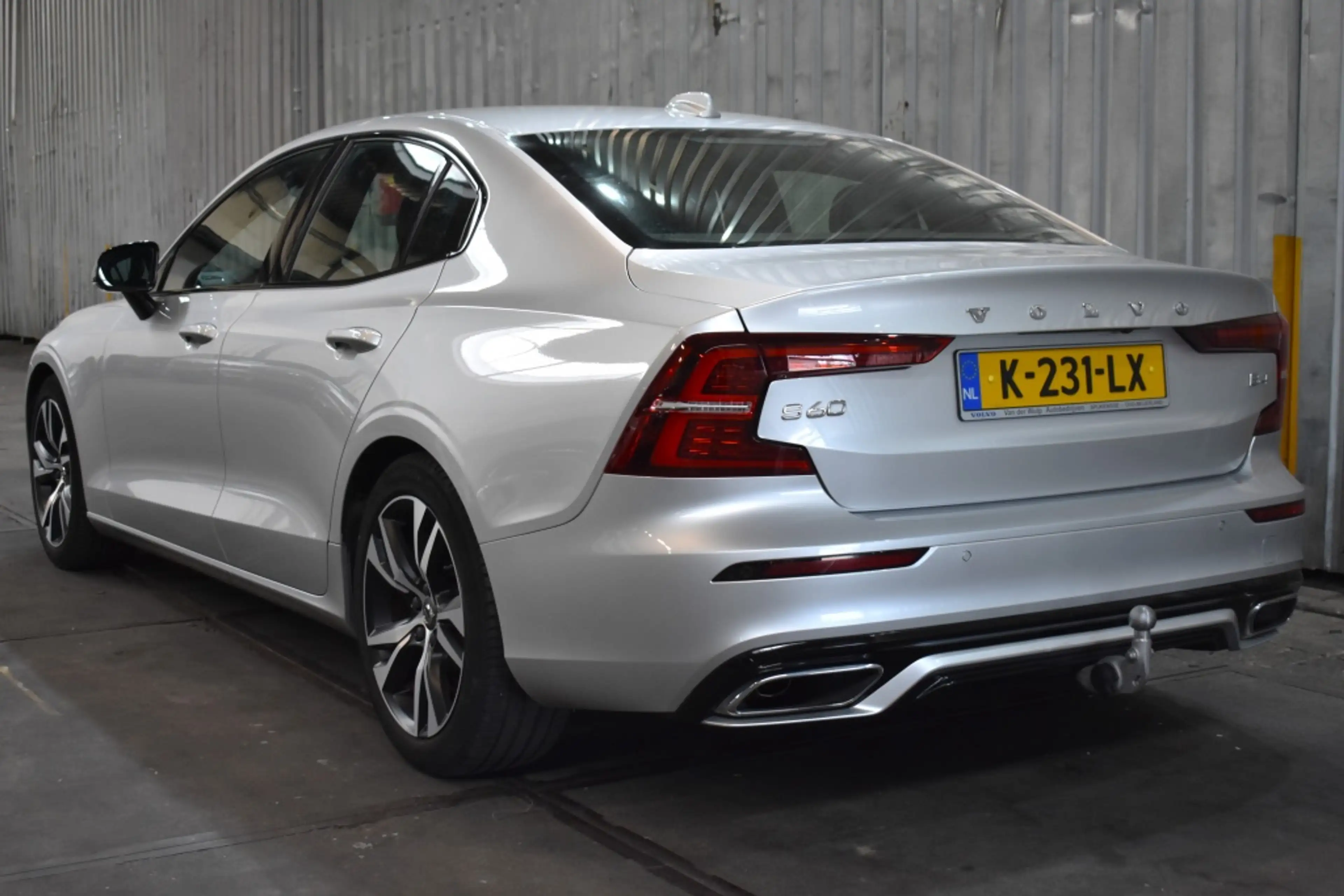 Volvo S60 B4 197PK R-Design | Trekhaak | BLIS | Harman/Kardo — photo 2