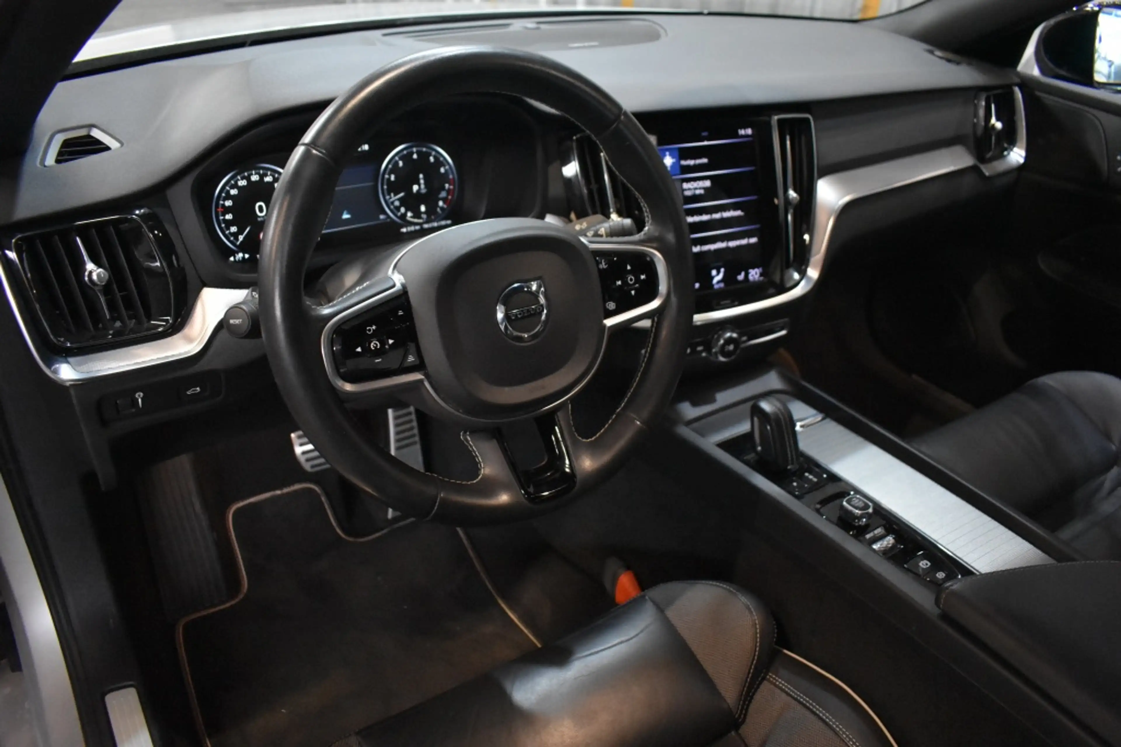 Volvo S60 B4 197PK R-Design | Trekhaak | BLIS | Harman/Kardo — photo 3