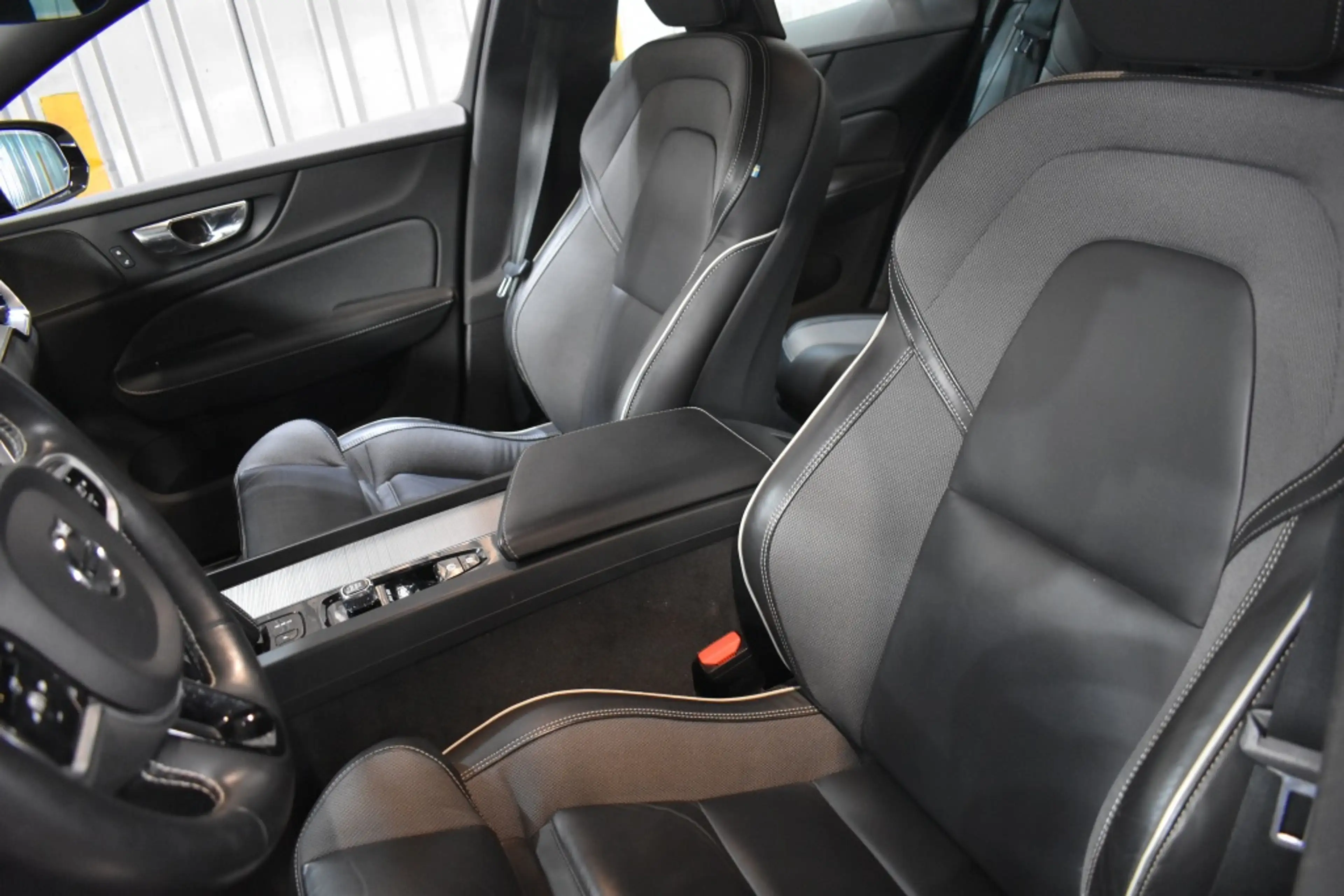 Volvo S60 B4 197PK R-Design | Trekhaak | BLIS | Harman/Kardo — photo 8