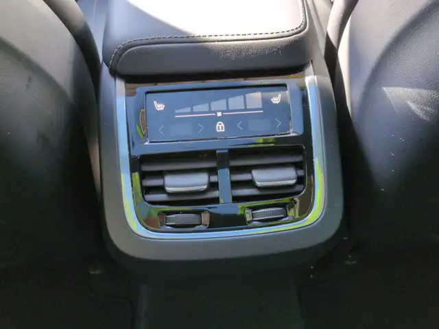 Volvo XC60 view 23