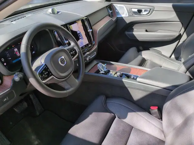 Volvo XC60 view 13