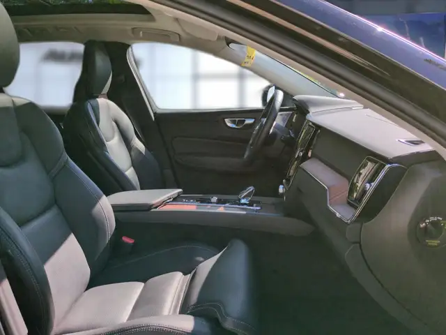 Volvo XC60 view 19