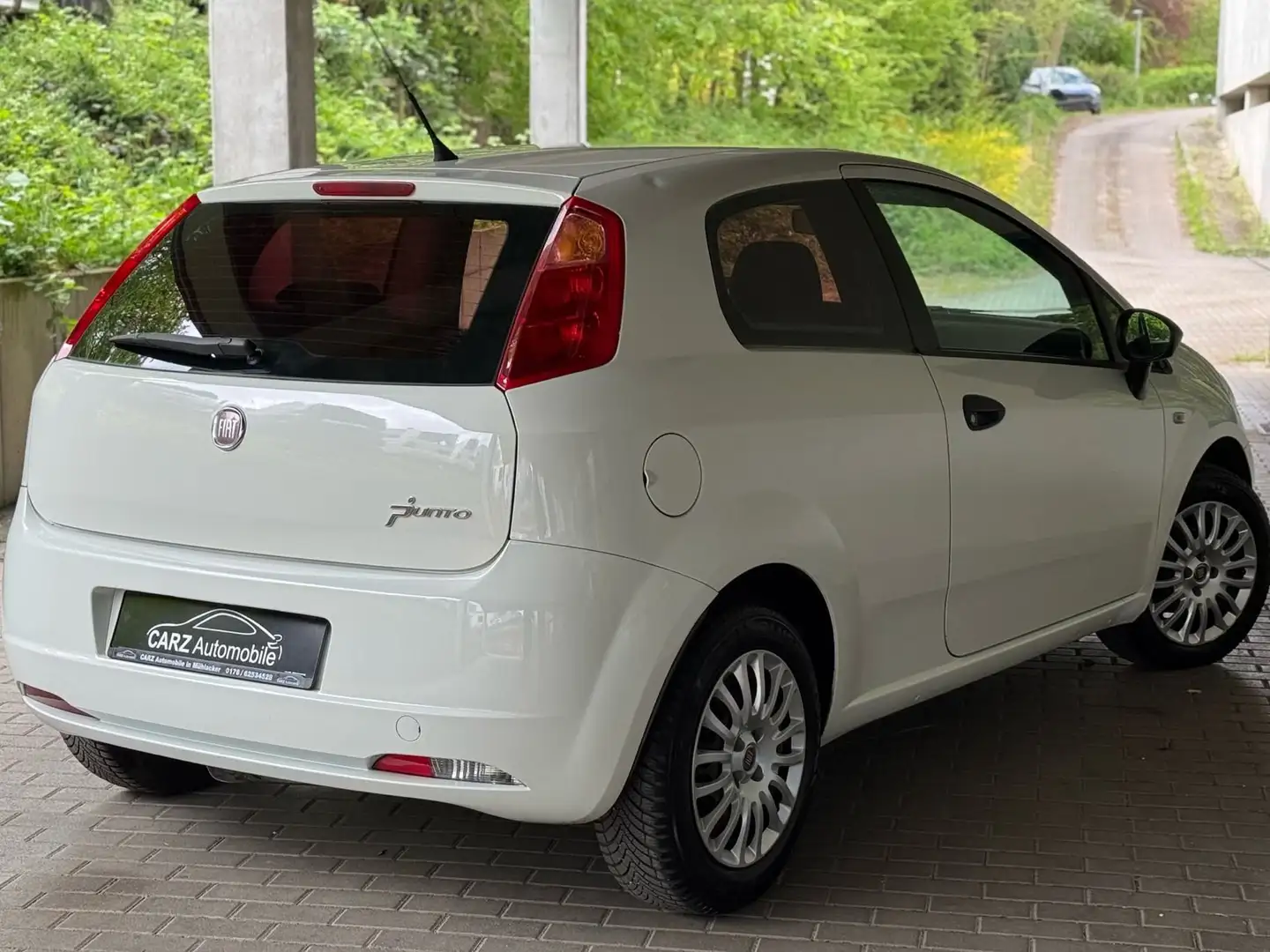 Fiat Grande Punto 1.2 8V Active ** Tüv Neu / Inspektion Neu ** Weiß - 2